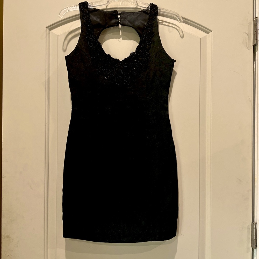 Beautiful black cocktail dress Scott McClintock size 4 petite gently used.